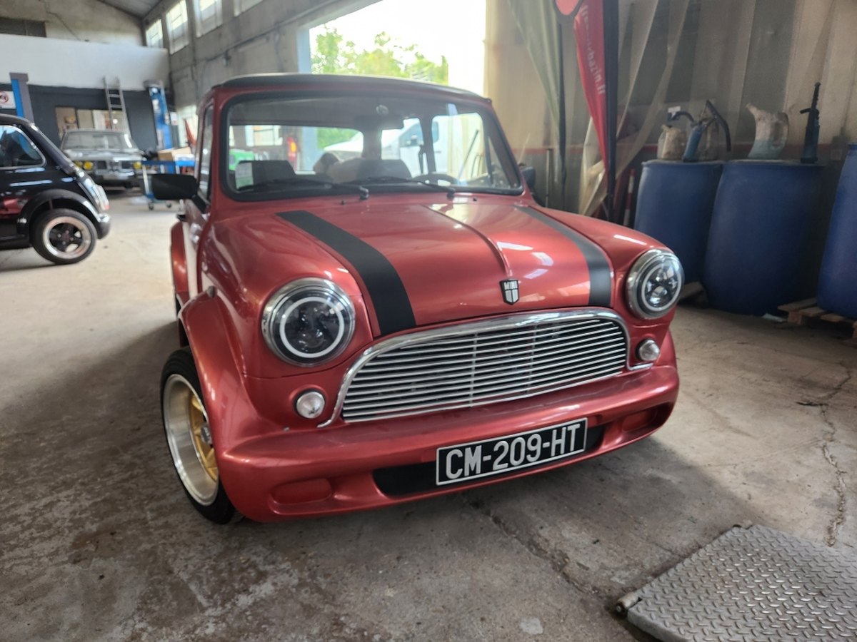 Mini rouge préparée dans un atelier