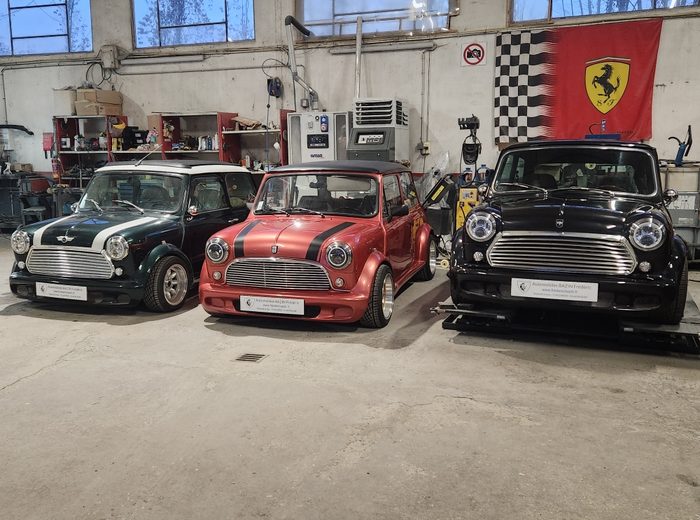 Trois Mini réunies dans l’atelier